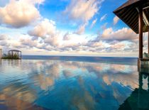 Villa Bidadari Cliffside Estate, Infinity Pool